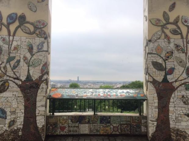Vue panoramique sur Paris depuis l'esplanade du parc de Belleville - Paris 20ème