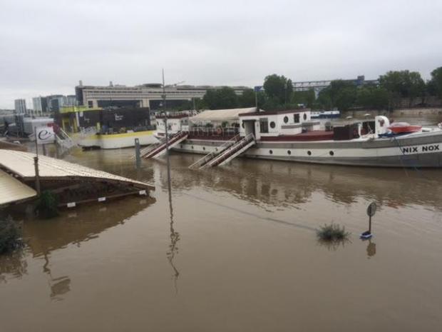 Paris sous les eaux - vue de la passerelle passerelle Simone de Beauvoir - Paris 13ème 