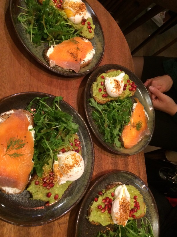 Avocado toast Braun Notes Coffee Paris