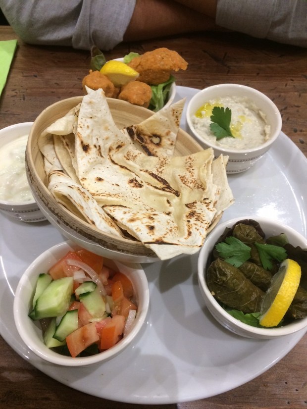 Assortiment de mezze vegan chez Bulldog vegan